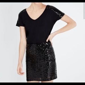 *2/15* NWT H&M Sequin Skirt